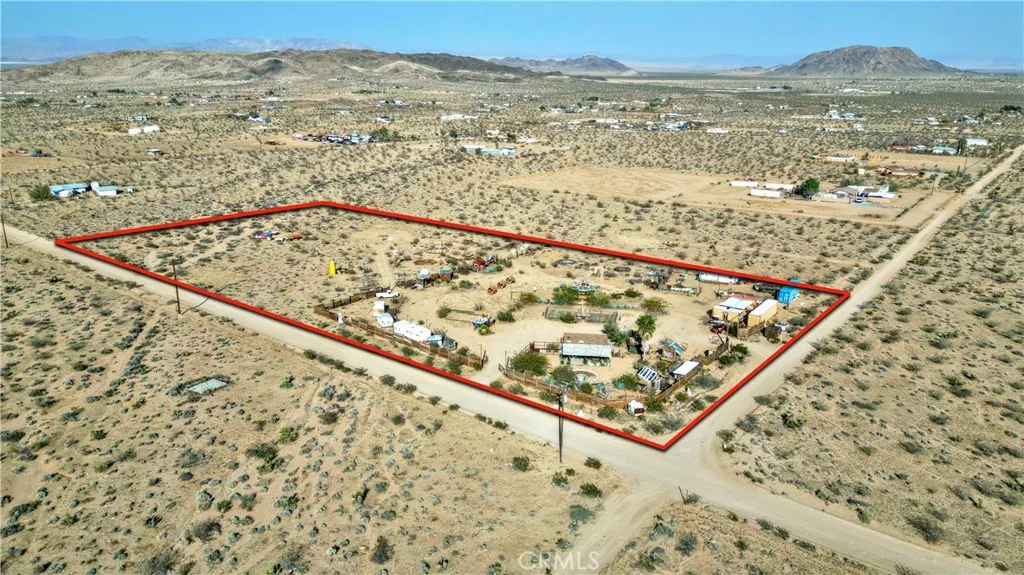 1919 Acoma Trail, Landers, California 92285 home-pic-48