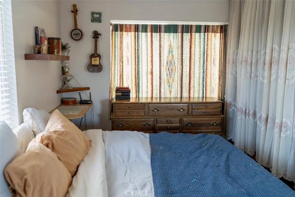 1919 Acoma Trail, Landers, California 92285 home-pic-11