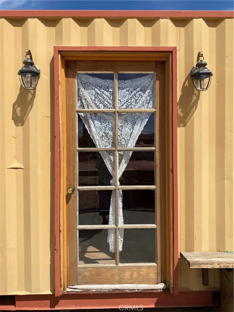 1919 Acoma Trail, Landers, California 92285 home-pic-34