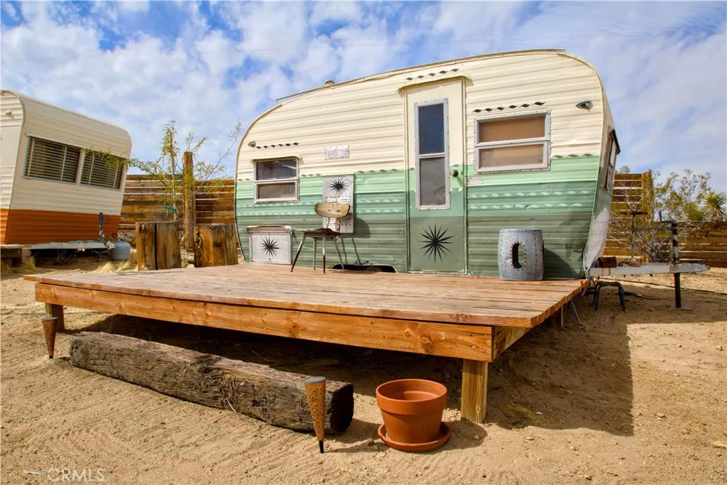 1919 Acoma Trail, Landers, California 92285 home-pic-36