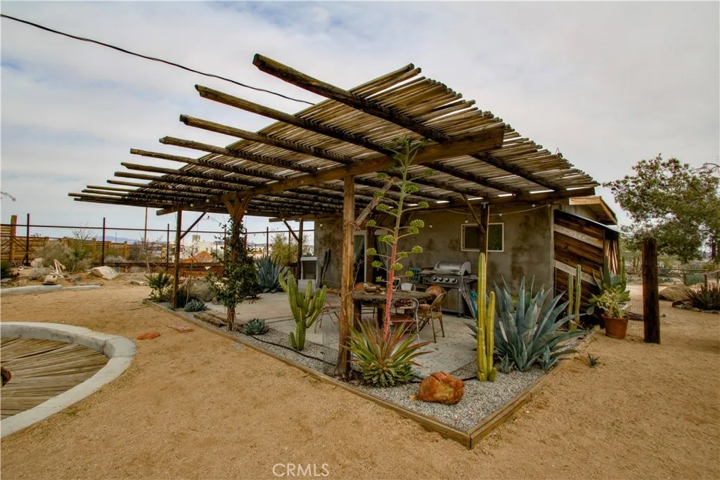 1919 Acoma Trail, Landers, California 92285 home-pic-7