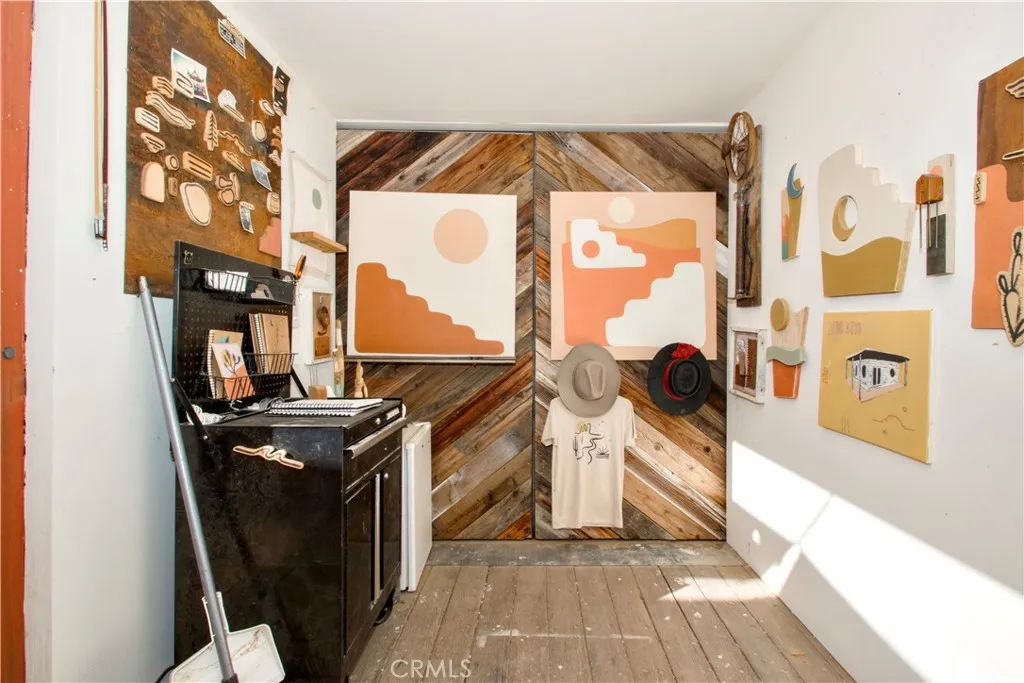 1919 Acoma Trail, Landers, California 92285 home-pic-31