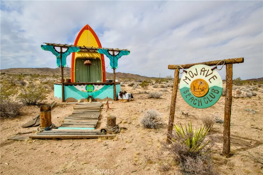 1919 Acoma Trail, Landers, California 92285 home-pic-41