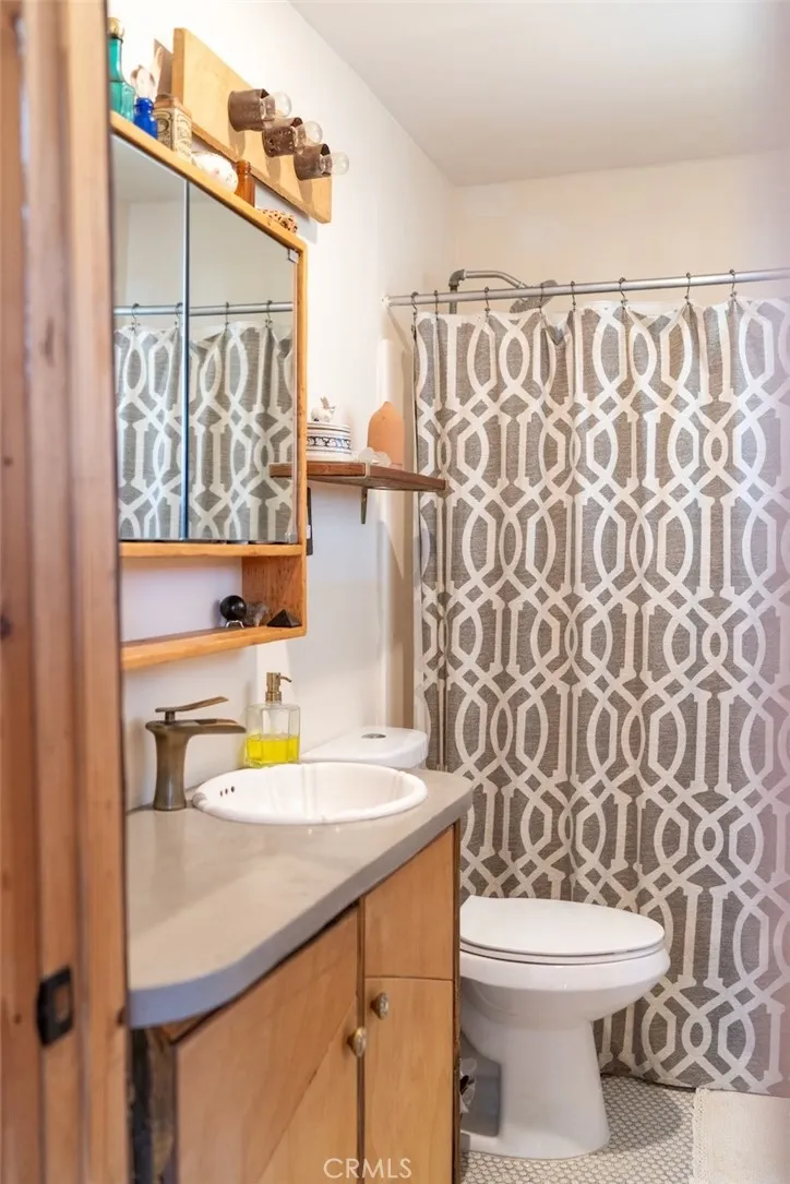 1919 Acoma Trail, Landers, California 92285 home-pic-13