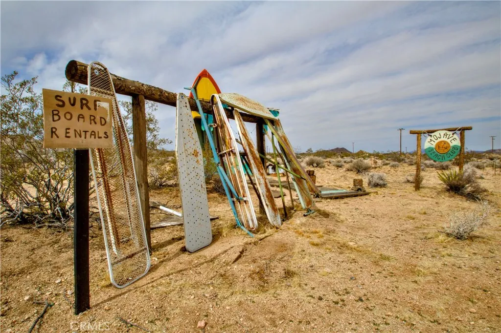 1919 Acoma Trail, Landers, California 92285 home-pic-42