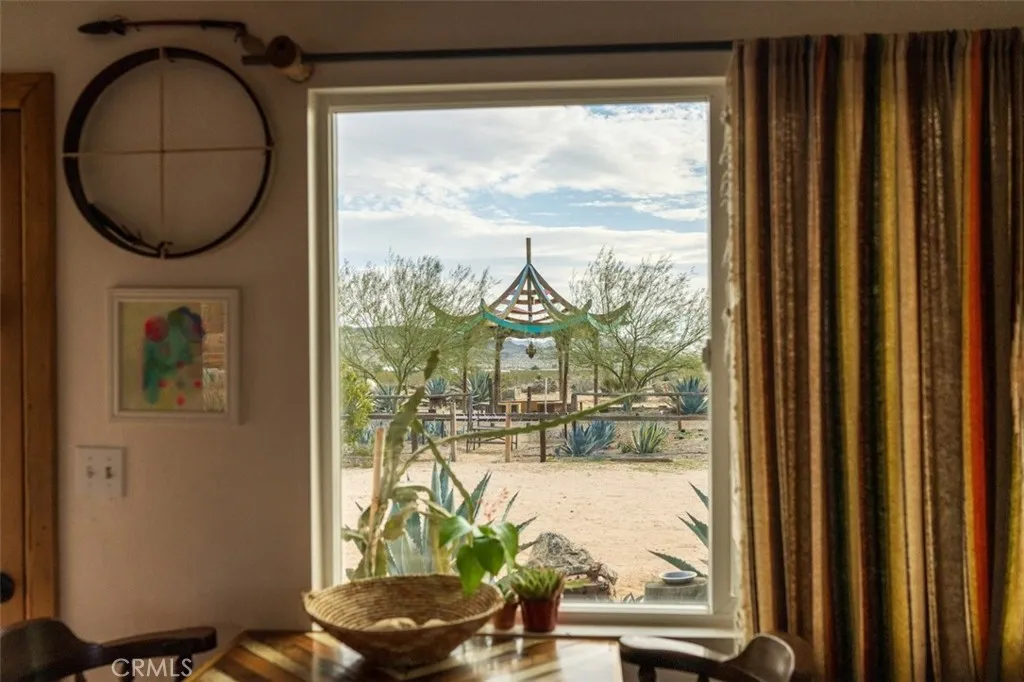 1919 Acoma Trail, Landers, California 92285 home-pic-19