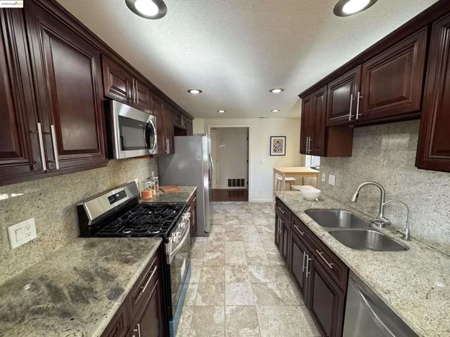 14415 Seagate Drive, San Leandro, California 94577-6405