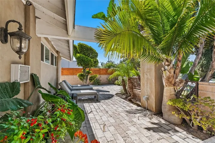 206 W Sierra Drive, Santa Ana, California 92707