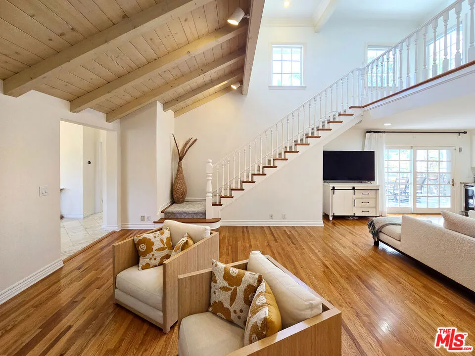 3690 Crownridge Drive, Sherman Oaks, California 91403 home-pic-20