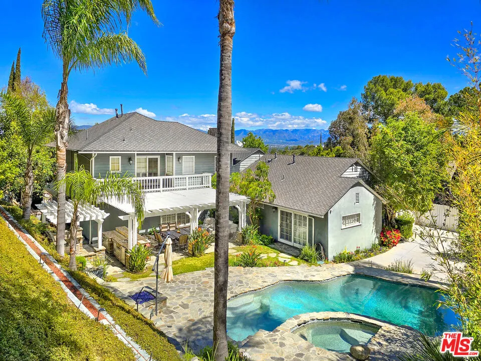 3690 Crownridge Drive, Sherman Oaks, California 91403 home-pic-2