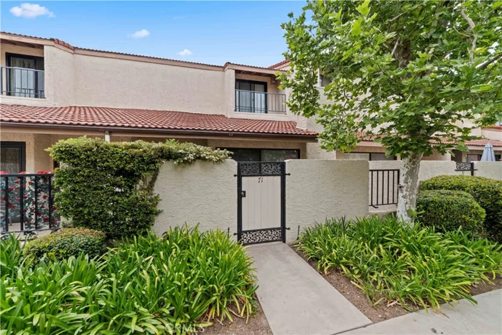 Welcome to 18130 Oxnard St #71