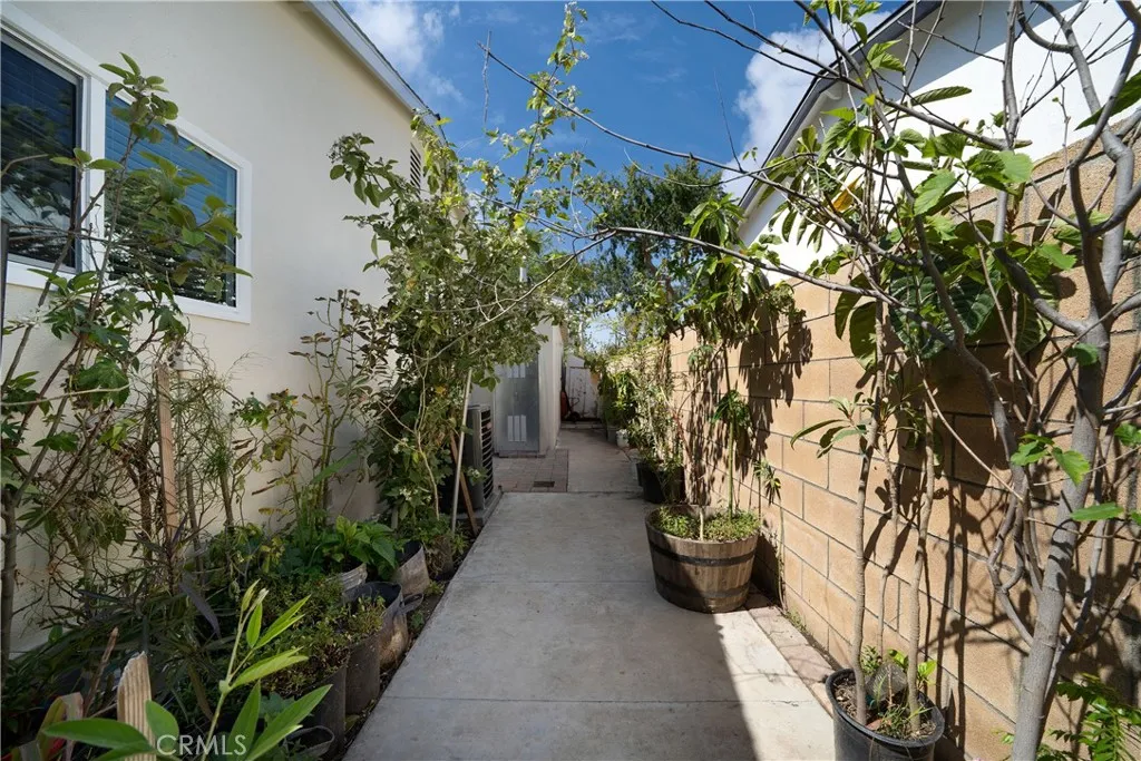 1626 Grove Place, Fullerton, California 92831 home-pic-24