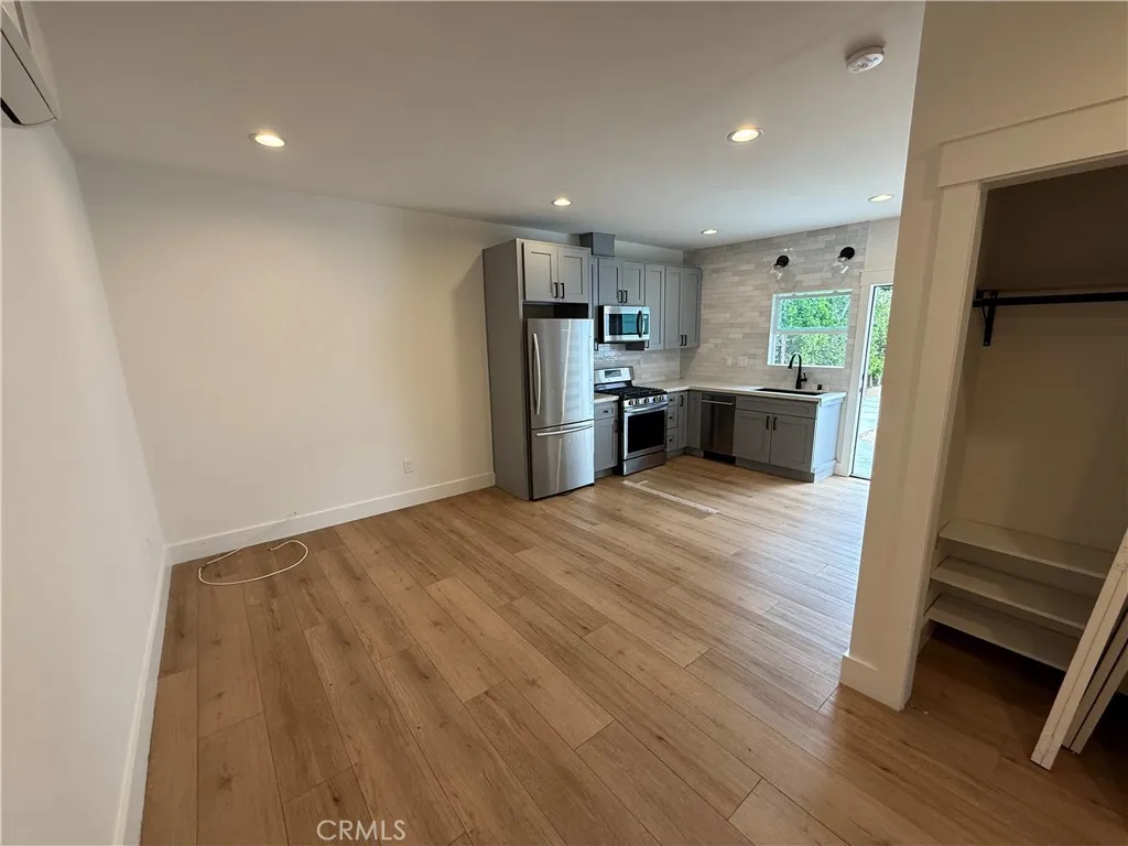 15149 Gilmore Street, Van Nuys, California 91411 home-pic-33