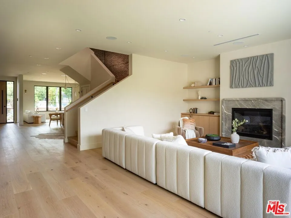 11746 La Maida Street, Valley Village, California 91607 home-pic-16