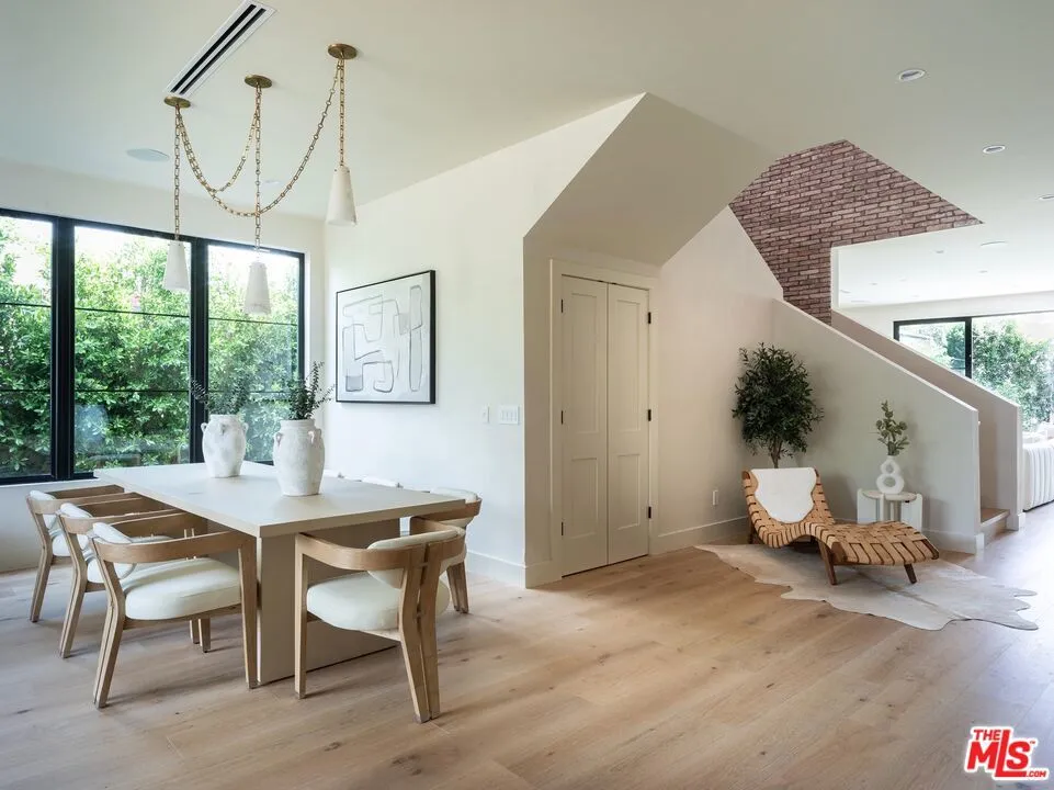 11746 La Maida Street, Valley Village, California 91607 home-pic-6