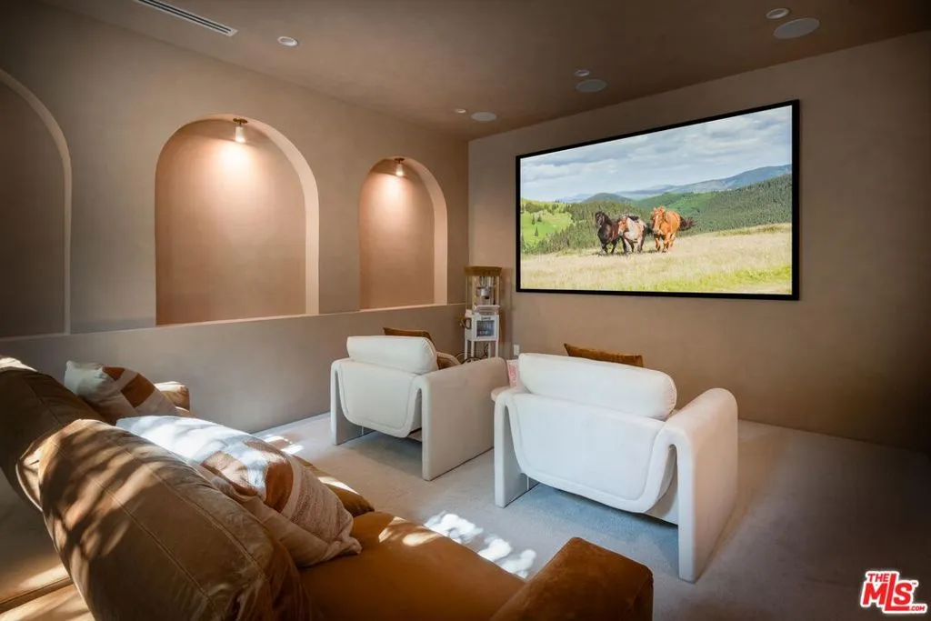 11746 La Maida Street, Valley Village, California 91607 home-pic-17