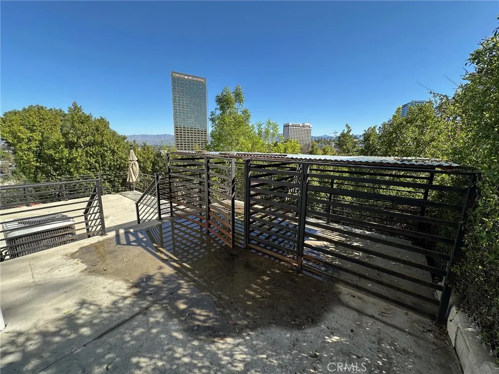 3907 Fredonia Drive, Los Angeles, California 90068 home-pic-21