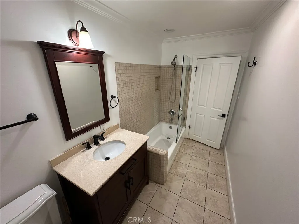 3907 Fredonia Drive, Los Angeles, California 90068 home-pic-18