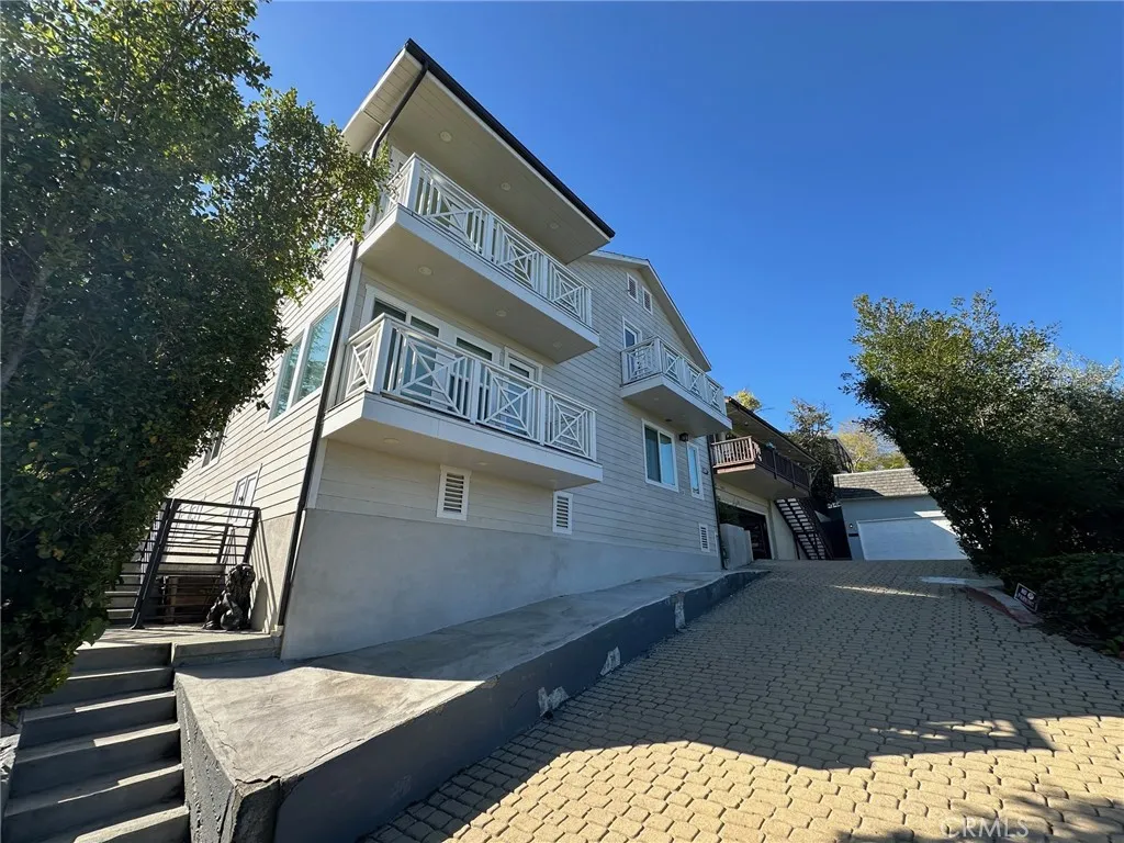 3907 Fredonia Drive, Los Angeles, California 90068 home-pic-2