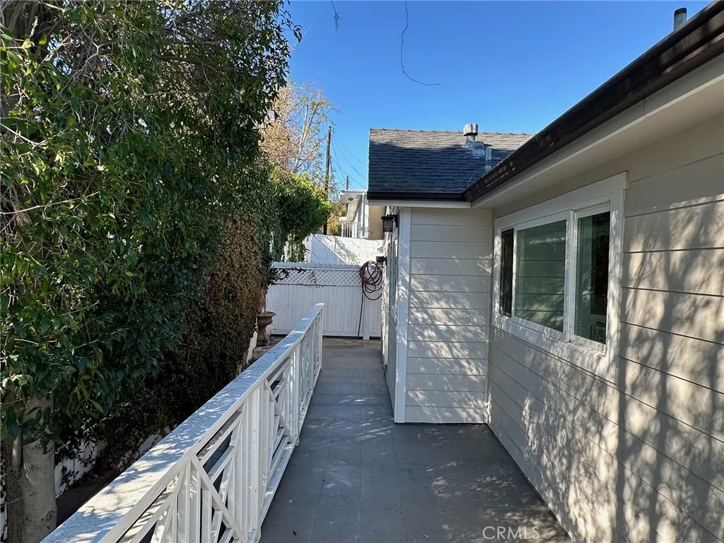 3907 Fredonia Drive, Los Angeles, California 90068 home-pic-23