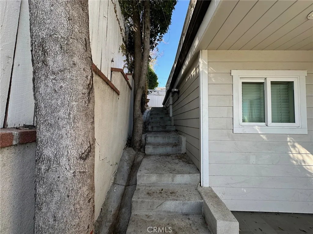 3907 Fredonia Drive, Los Angeles, California 90068 home-pic-22