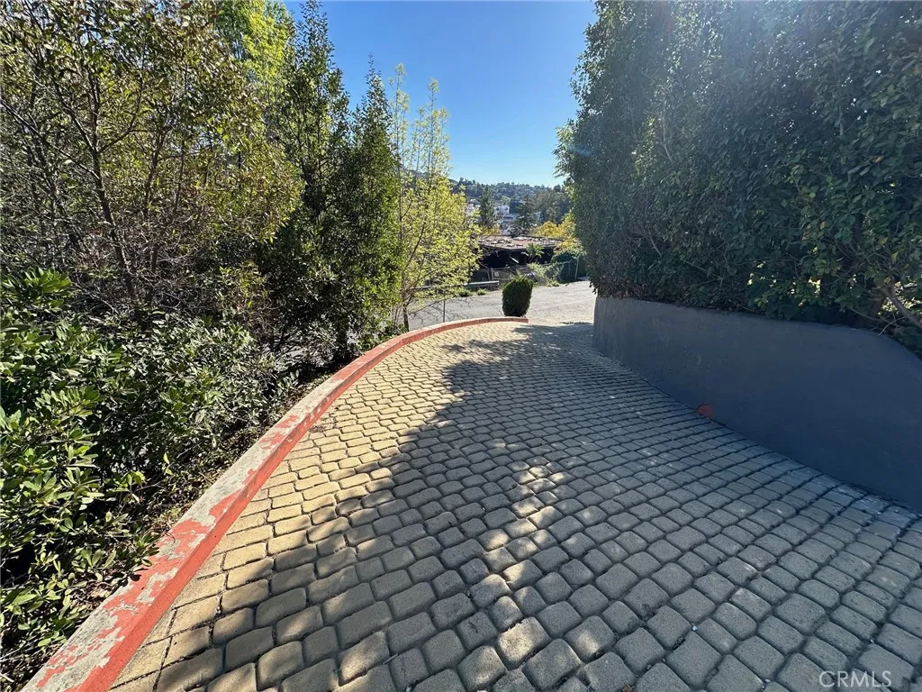 3907 Fredonia Drive, Los Angeles, California 90068 home-pic-1