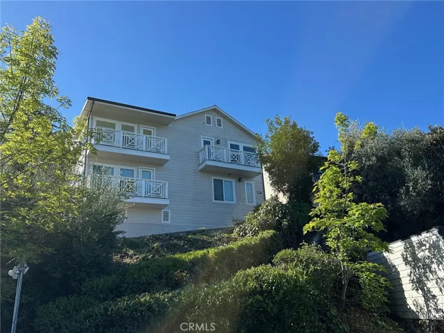 3907 Fredonia Drive, Los Angeles, California 90068, 4 Bedrooms Bedrooms, ,3 BathroomsBathrooms,Residential,For Sale,Fredonia,TR25095209