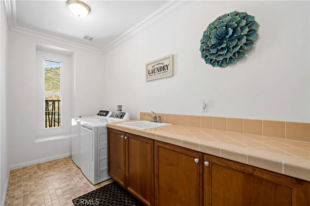 16423 Village Meadow Drive, Riverside, California 92503 home-pic-36