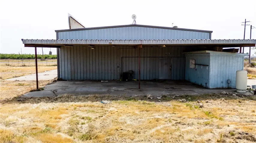 Large covered Car Port