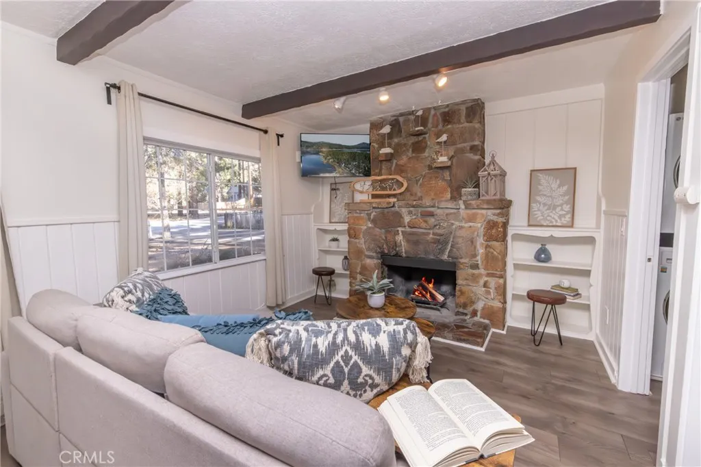 758 Elm Street, Big Bear Lake, California 92315 home-pic-2