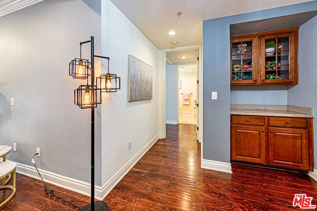 345 S Harvard Boulevard 102, Los Angeles, California 90020 home-pic-15