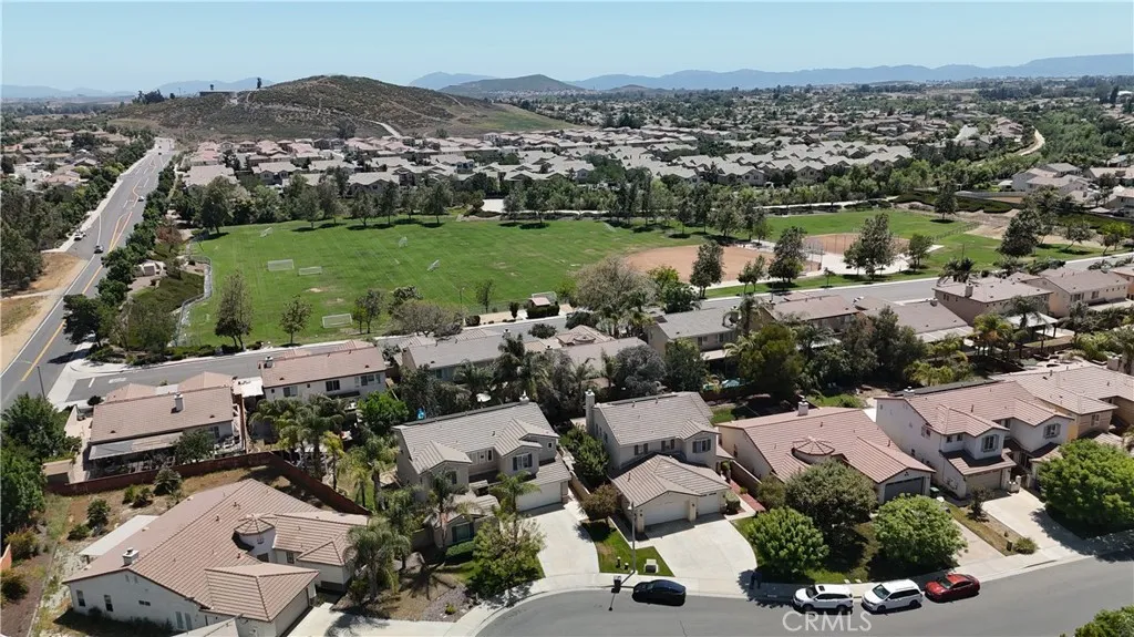 31961 Honeysuckle Circle, Winchester, California 92596 home-pic-40