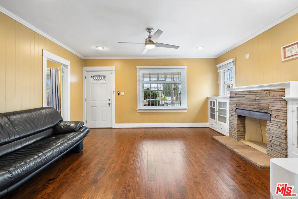 3941 2nd Avenue, Los Angeles, California 90008 home-pic-1