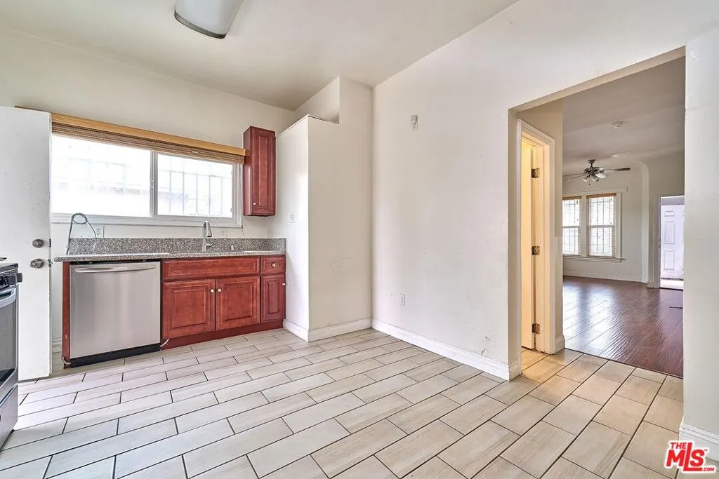 1147 S Mariposa Avenue, Los Angeles, California 90006 home-pic-27