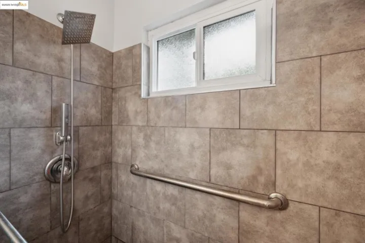 218 Brenda Ct, Pinole, California 94564-1924