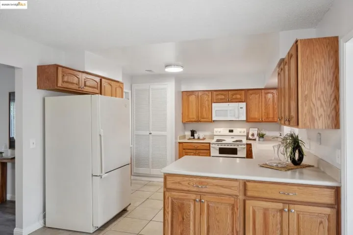 218 Brenda Ct, Pinole, California 94564-1924