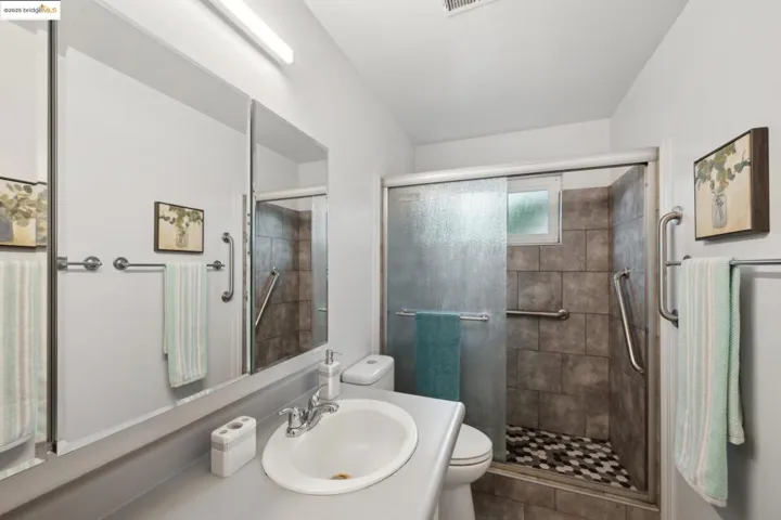 218 Brenda Ct, Pinole, California 94564-1924