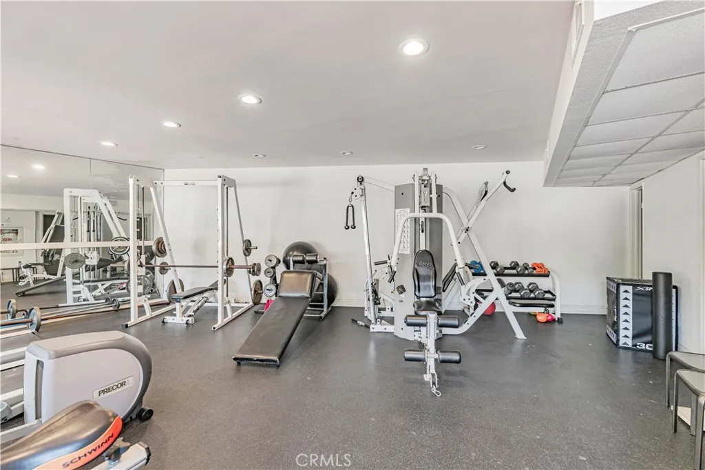 2385 Roscomare Road F10, Bel Air, California 90077 home-pic-25