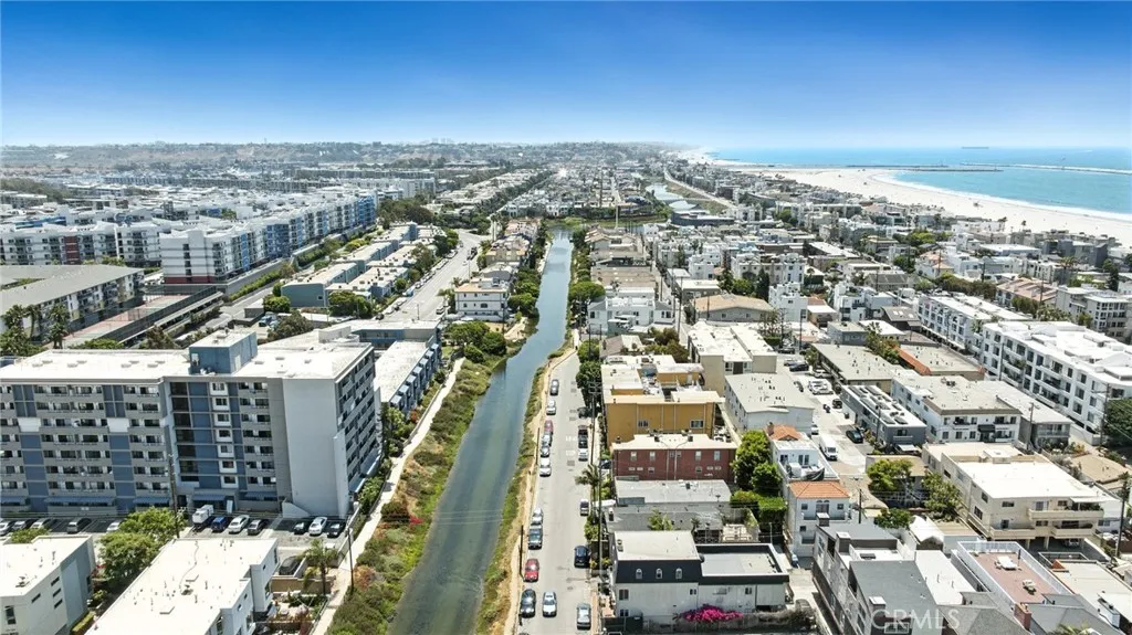 3315 Strongs Drive, Venice, California 90292 home-pic-45