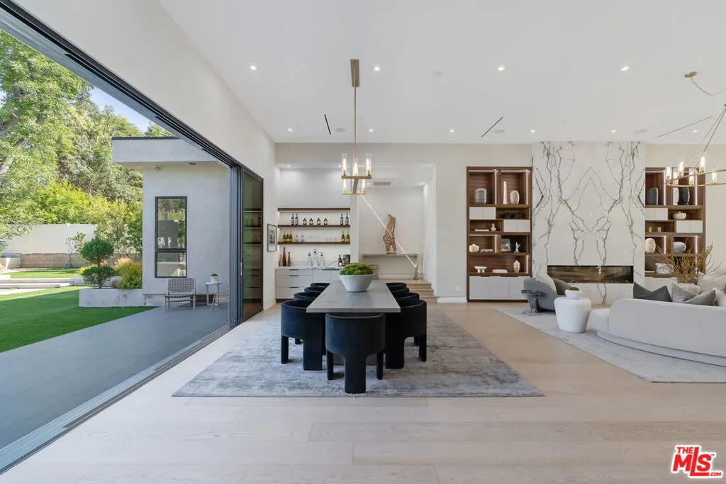 5354 Vanalden Avenue, Tarzana, California 91356 home-pic-24