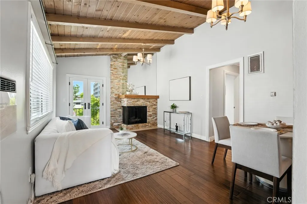 3315 Strongs Drive, Venice, California 90292 home-pic-7