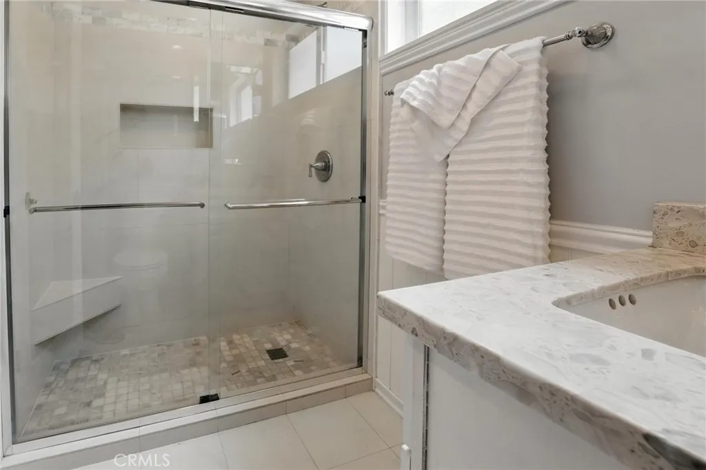 3315 Strongs Drive, Venice, California 90292 home-pic-27