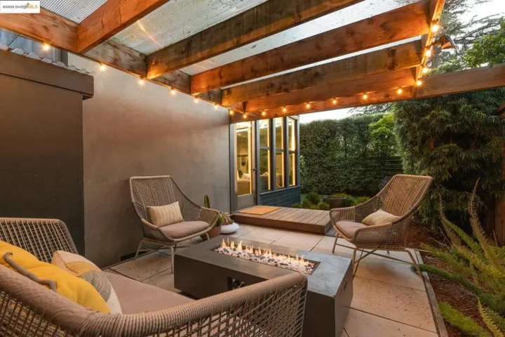 586 66th St, Oakland, California 94609