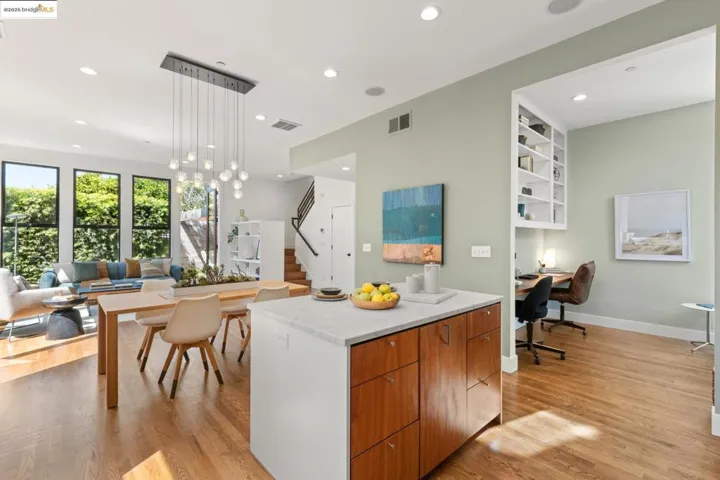 586 66th St, Oakland, California 94609
