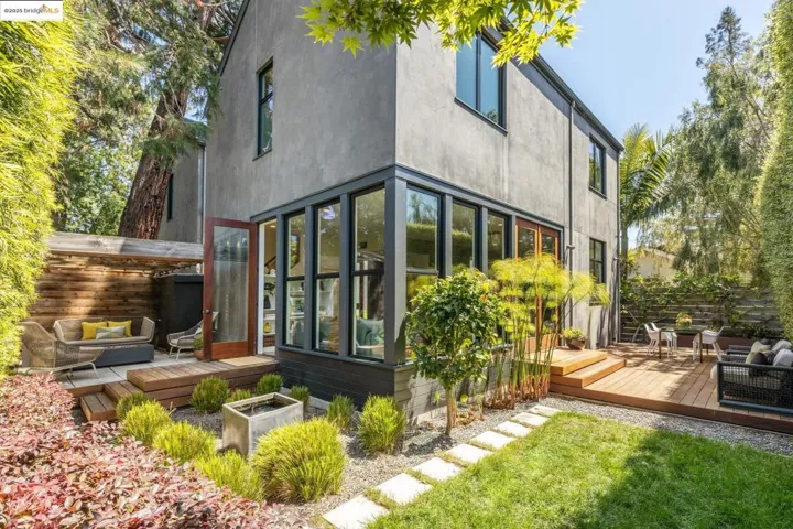 586 66th St, Oakland, California 94609