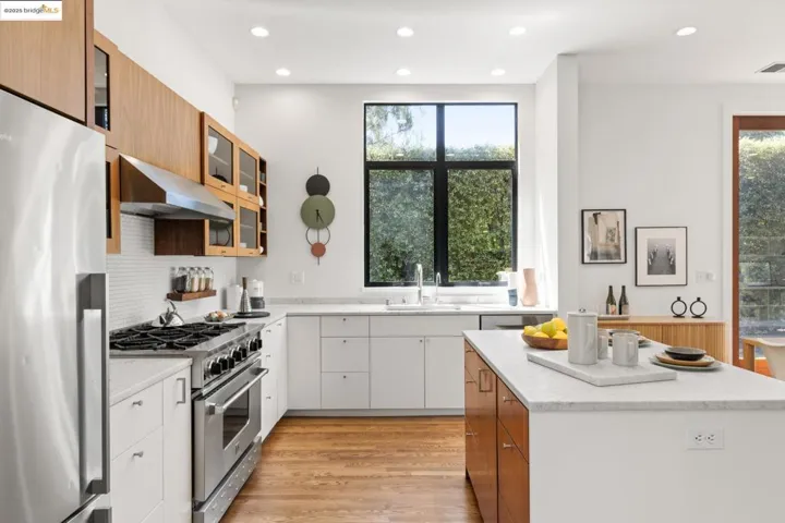586 66th St, Oakland, California 94609