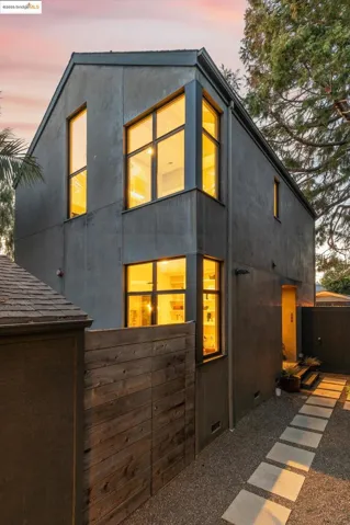 586 66th St, Oakland, California 94609