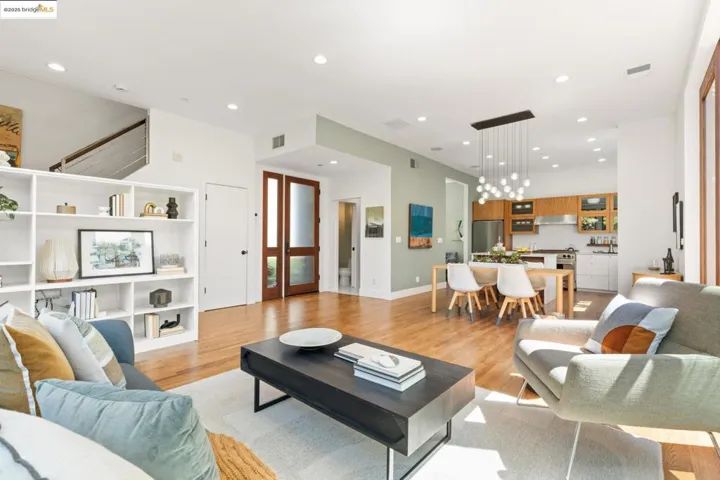 586 66th St, Oakland, California 94609