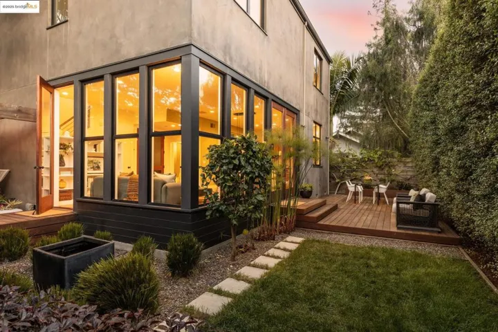 586 66th St, Oakland, California 94609
