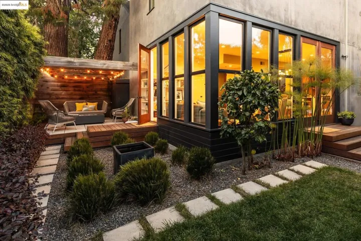 586 66th St, Oakland, California 94609